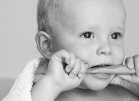 Bébés : Savoir réagir face à la poussée dentaire