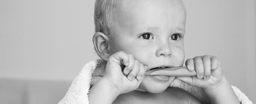 Bébés : Savoir réagir face à la poussée dentaire