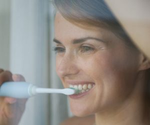 Brosse à dents électrique : 3 critères pour choisir
