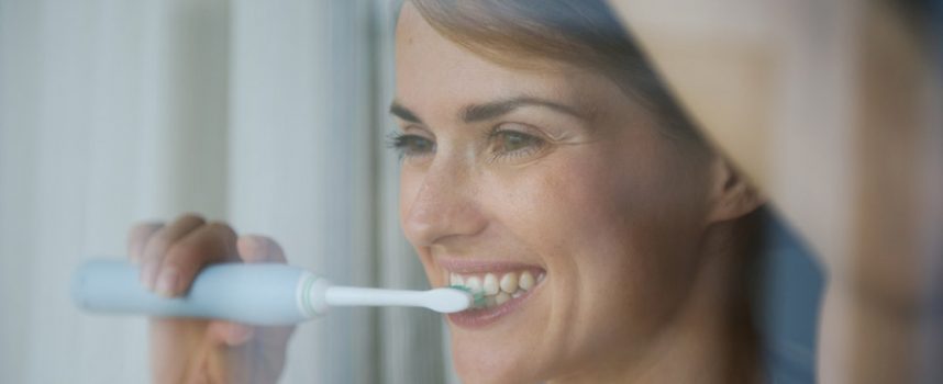 Brosse à dents électrique : 3 critères pour choisir