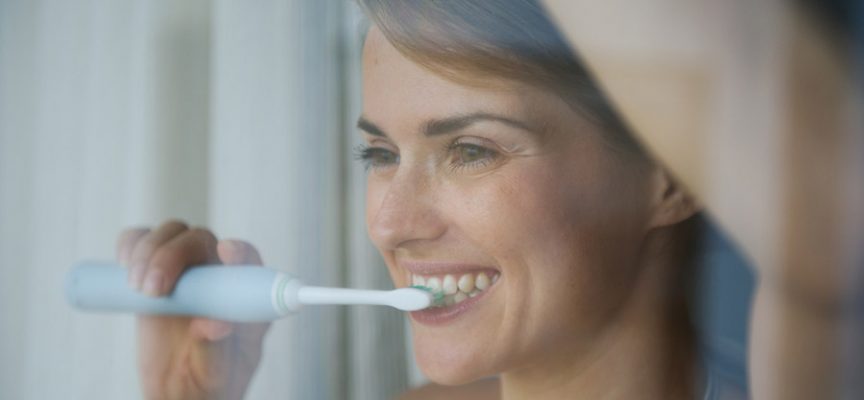 Brosse à dents électrique : 3 critères pour choisir